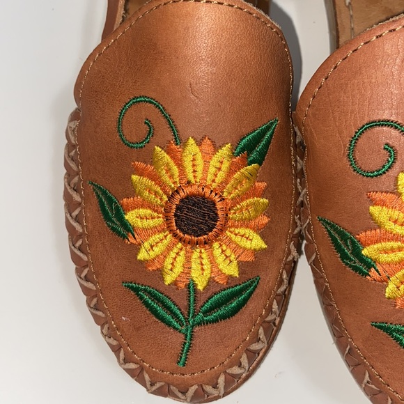 🌷NWOT AGAVE GIRL BOUTIQUE huarache sandals - Picture 5 of 7
